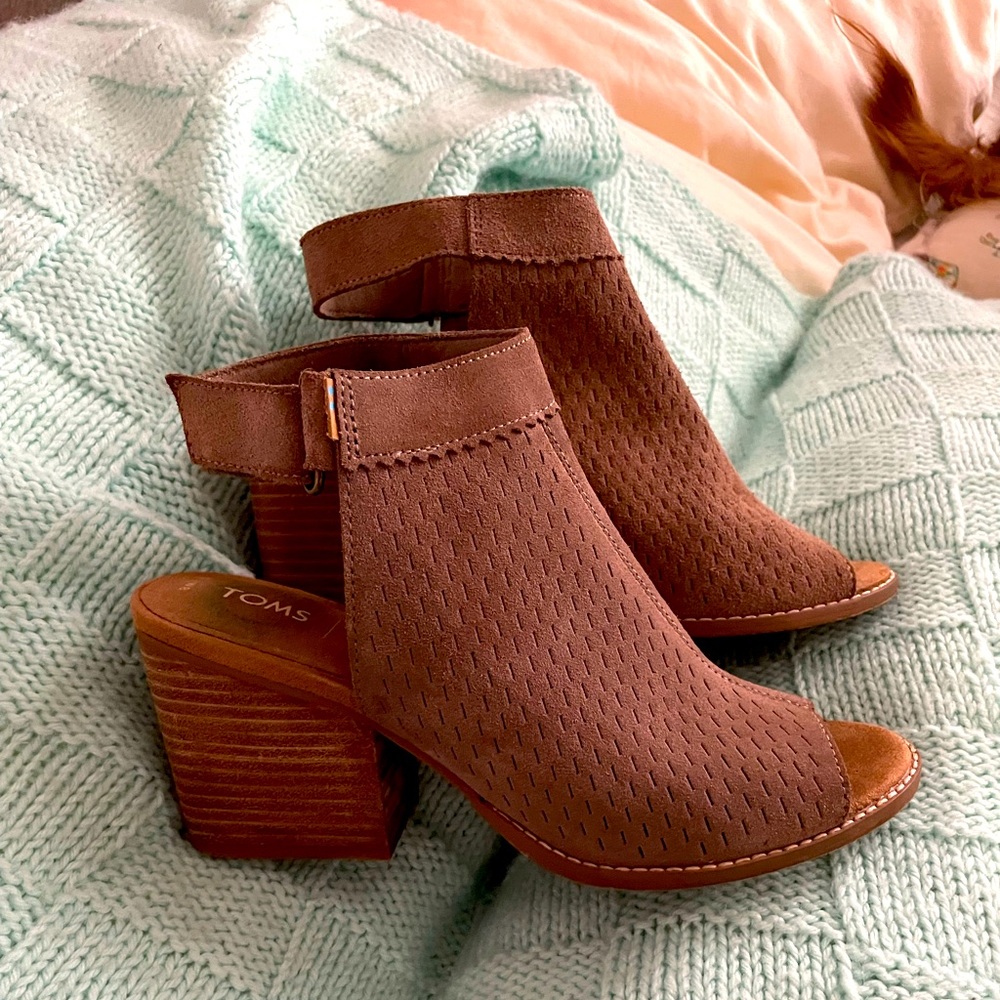 Toms Shoes